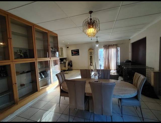 4 BEDROOM HOUSE FOR SALE IN PARKDENE